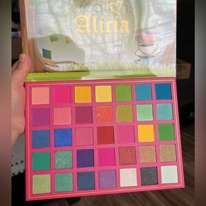 Beauty Creations Alicia Vibrant Eyeshadow Palette